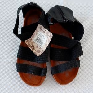 New Muk Luks Black Zippered Sandal